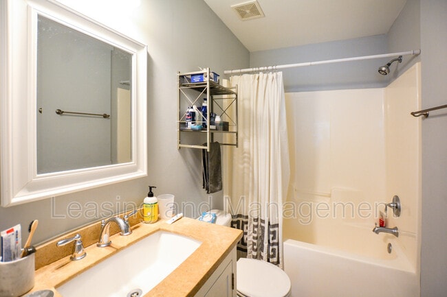 Building Photo - 16 Cannon St