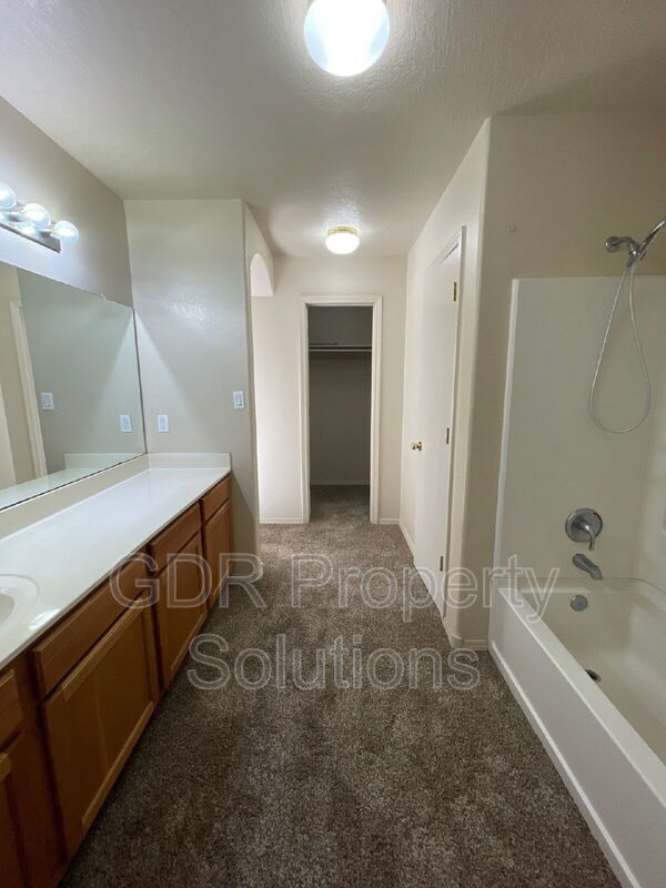 Building Photo - 716 Mesa Del Rio St NW