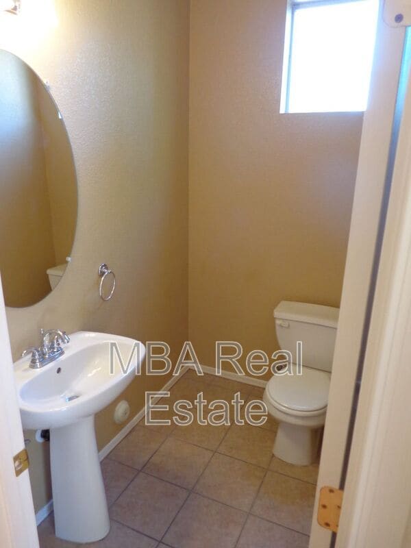 Building Photo - 5517 S 11th Pl