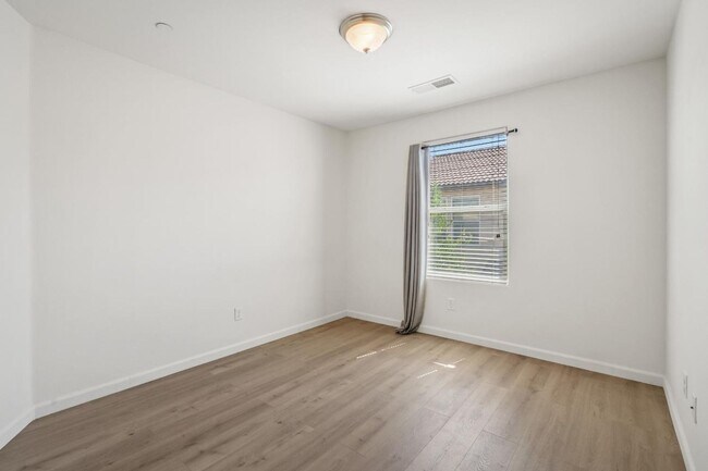 Building Photo - Newly Built 4/2.5 in Northwest Fresno Gate...