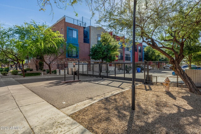 Building Photo - 3426 E Avalon Dr