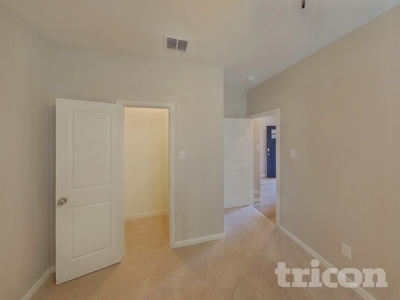 Building Photo - 219 Jenkinson Dr