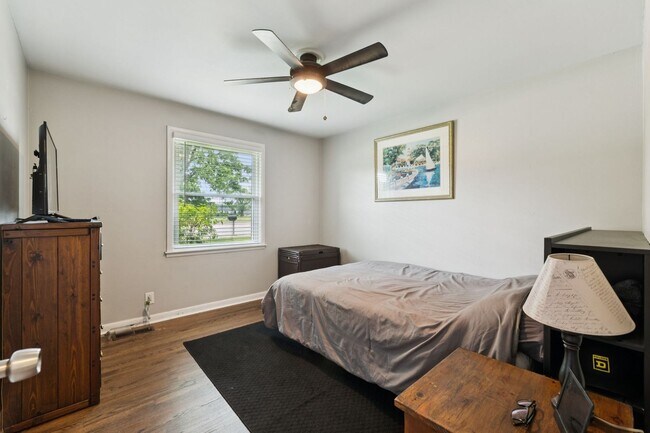 Building Photo - Excellent 3 Bedroom 2 Bath Home Minutes from Downtown!