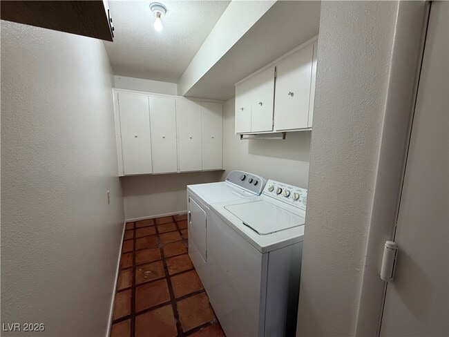 Building Photo - 908 Vegas Valley Dr