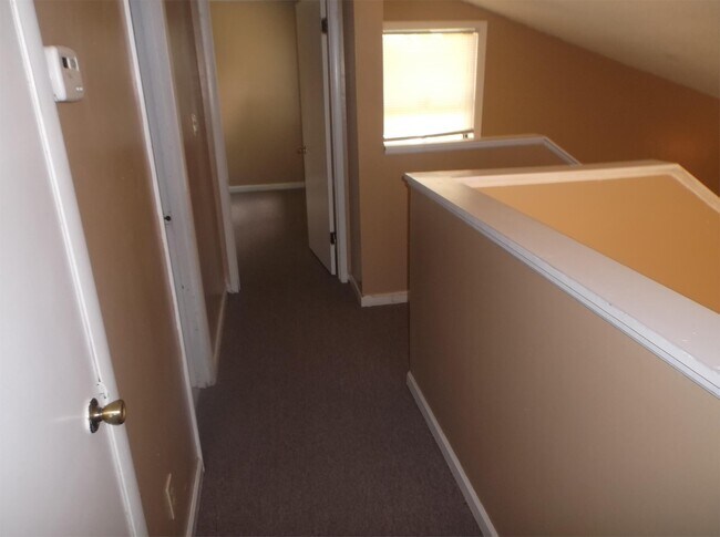 Building Photo - 5 Crestwood Cir