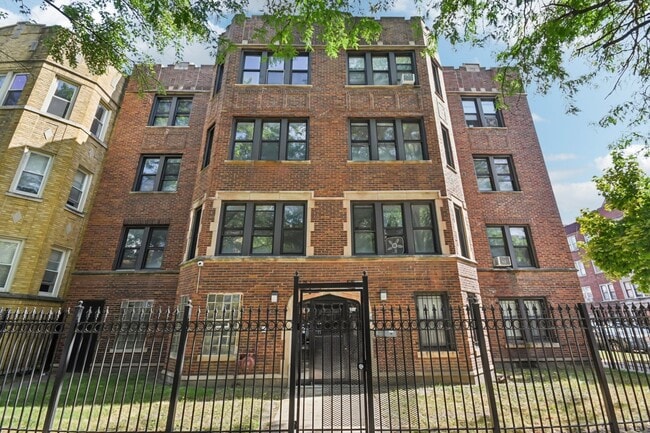 Primary Photo - 7757 S Phillips Ave