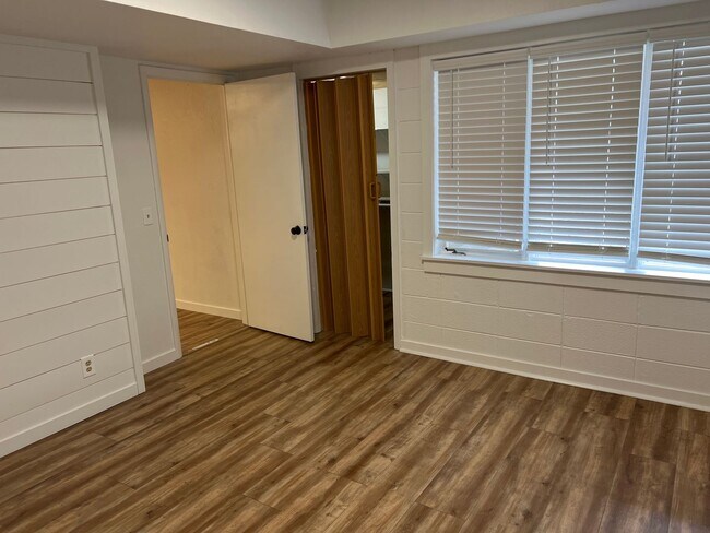 Building Photo - 4 Bedroom 2 bath home near lake Tenkiller with office