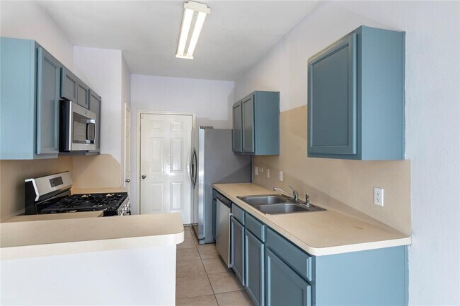 Building Photo - 6427 Waldron Cir