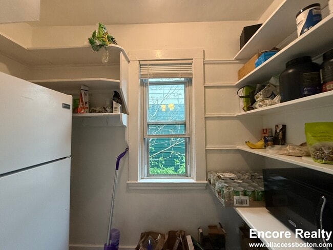 Building Photo - 39 Turner St