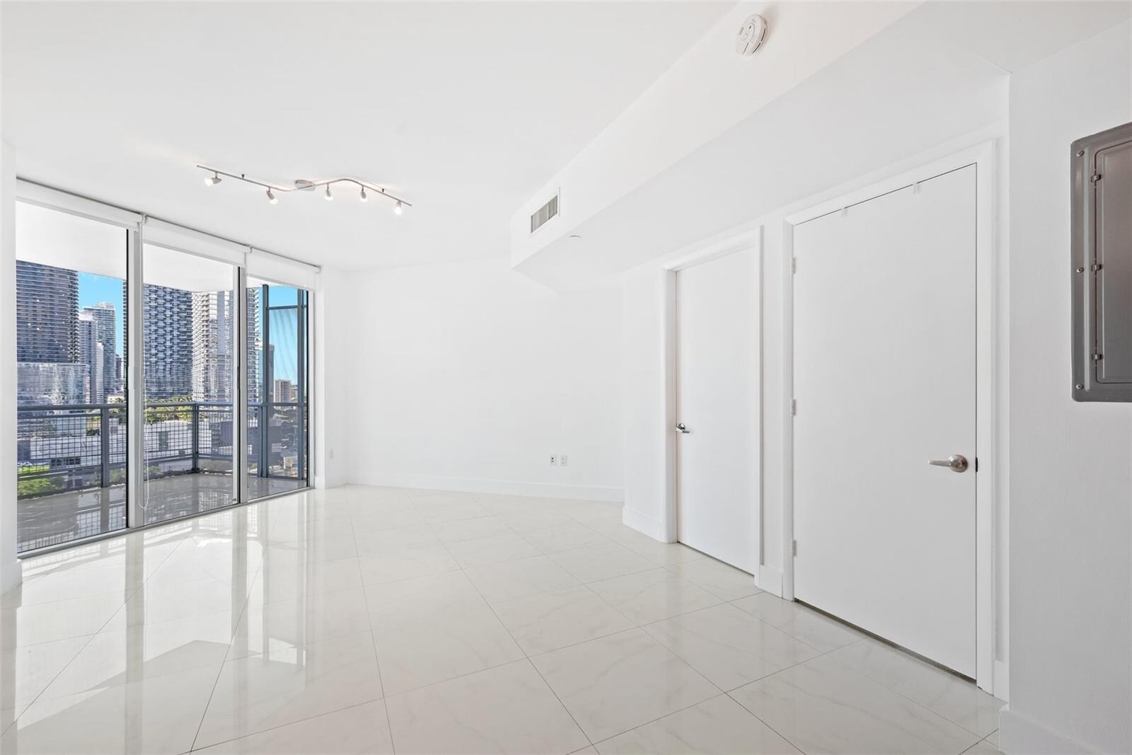 Building Photo - 350 S Miami Ave