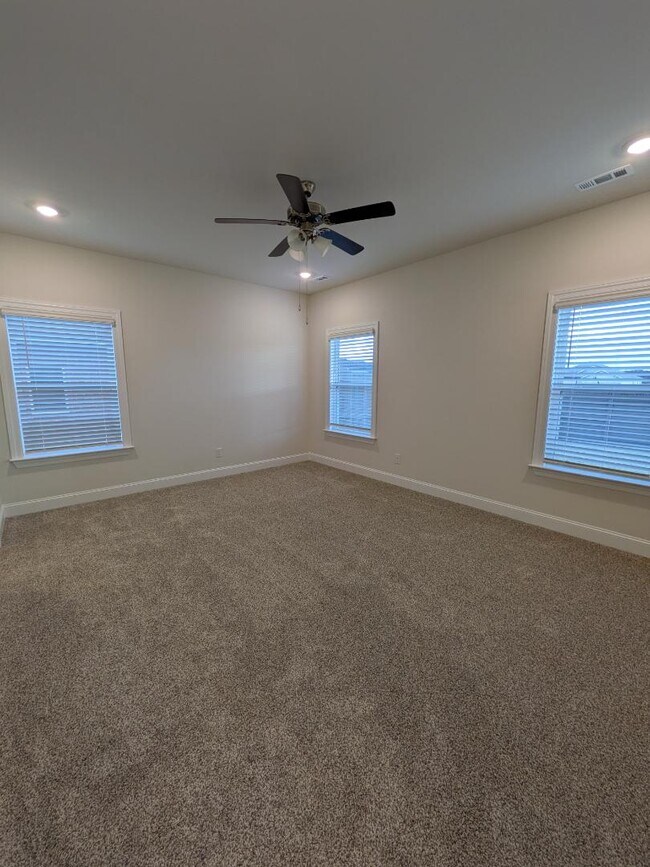 Building Photo - 336 Jackson Pt Cir