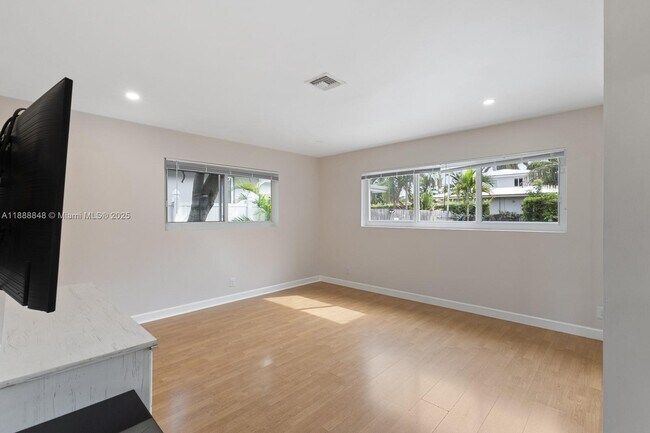 Building Photo - 1406 Polk St