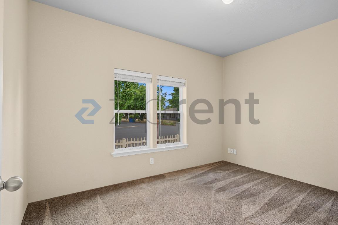 Building Photo - Unit