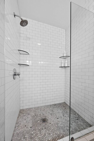 Building Photo - 950 N 6th St