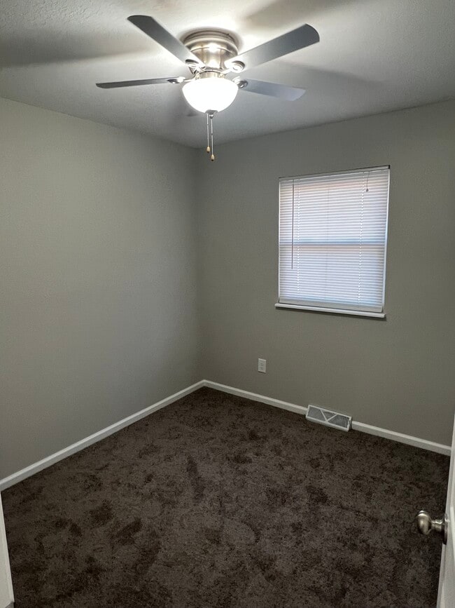 Building Photo - 1800 SE Abbey St