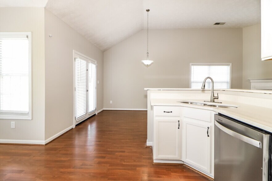 Building Photo - 140 Princeton Ct