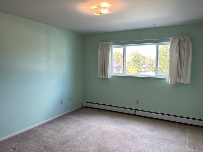 Building Photo - 2 Bed, 1 Bath Apartment at Lynnwood - Beautiful Views!!
