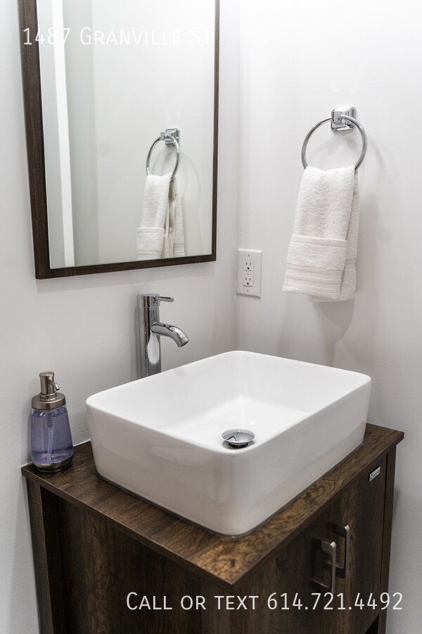 Building Photo - 1487 Granville St