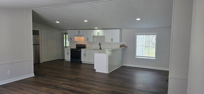 Building Photo - 93 Huckaberry Ln