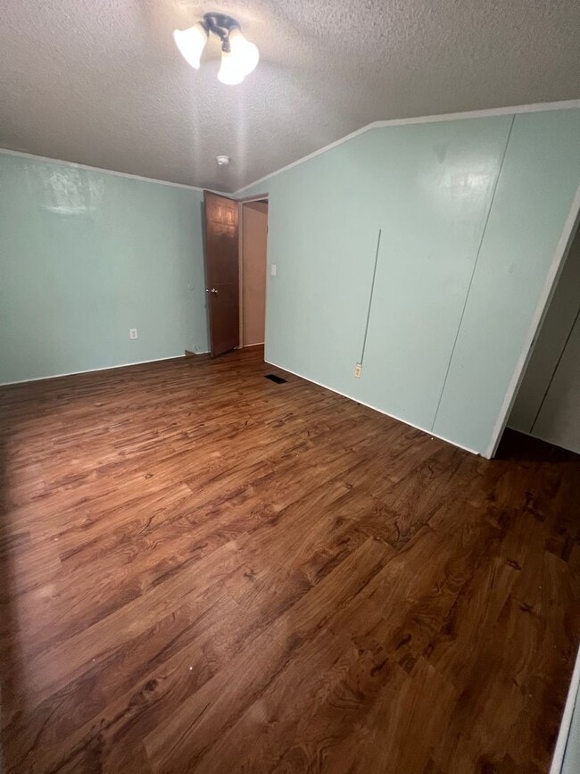 Building Photo - 3 Bedroom 2 Bath Mobile Home located in South Lake Charles