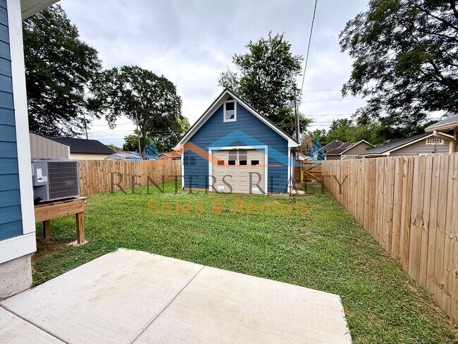 Building Photo - Charming Newer Construction Home with Garage & Fenced Yard