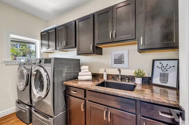 Building Photo - 110 SE 11th Ave