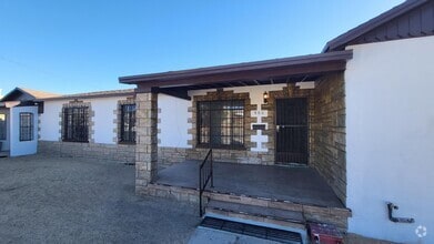 Building Photo - 906 Driver Cir