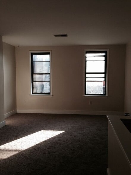 Primary Photo - 2315 South St