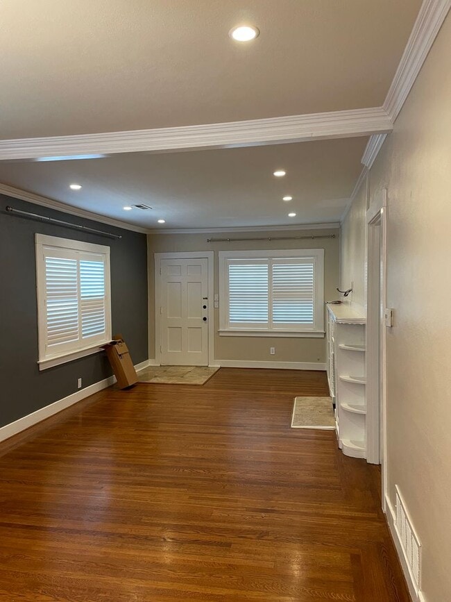 Building Photo - Single Family Home in East Sacramento W/Pool