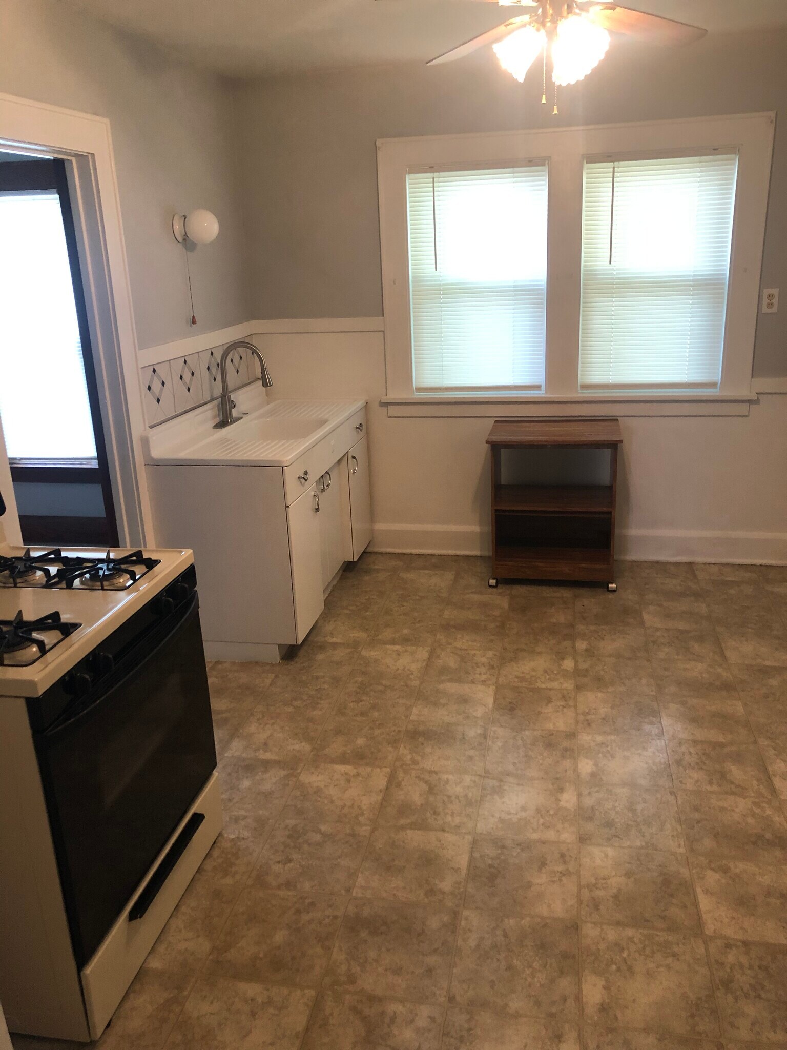 Kitchen - 531 E 28th St