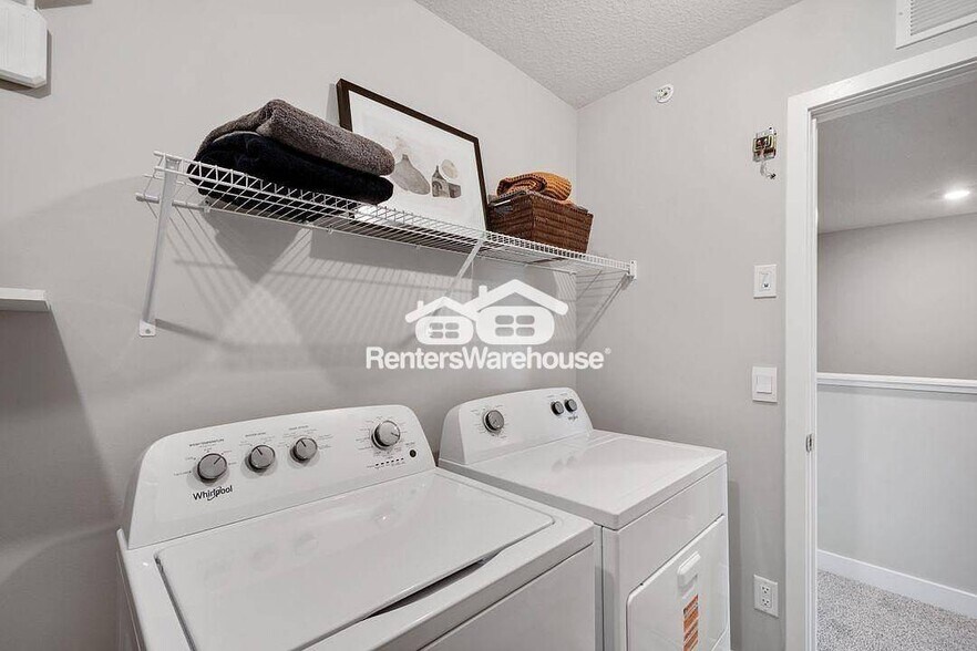 Building Photo - 17520 Driscoll Pl