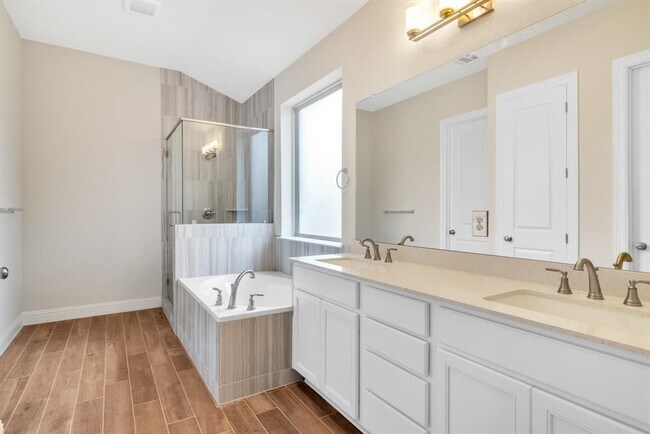 Building Photo - 210 Gulfton St