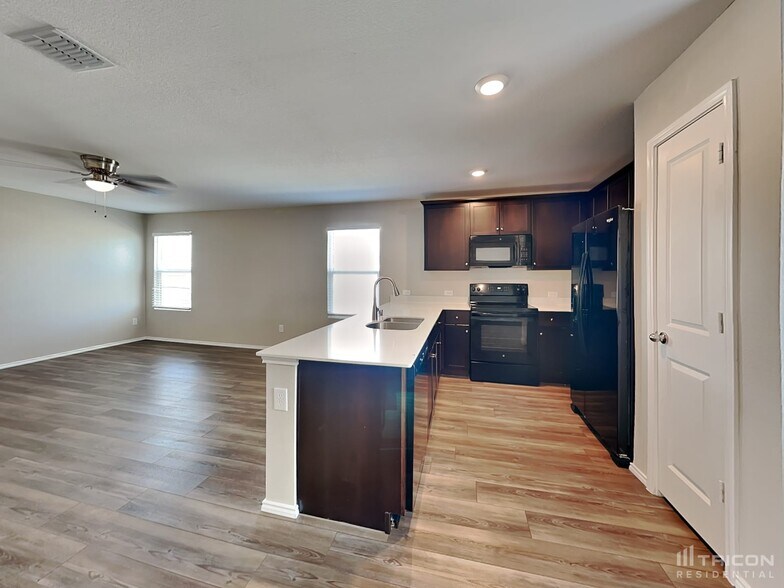 Building Photo - 505 Autumnwood Way