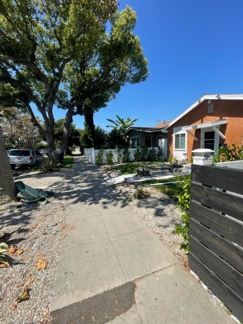 Building Photo - 1419 W 58th Plz