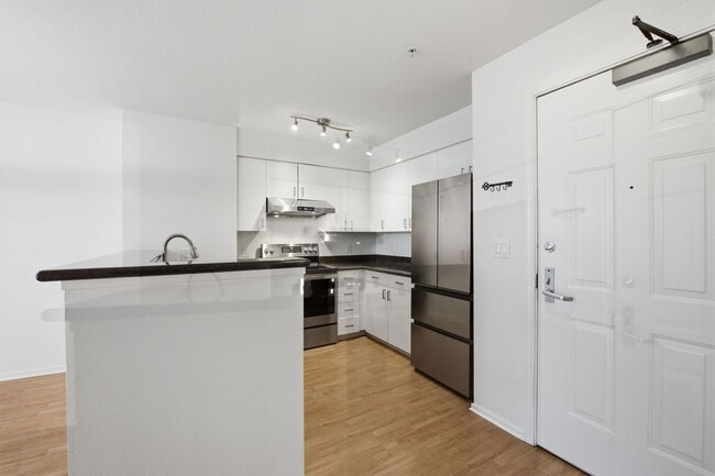 Building Photo - 8100 Oceanview Terrace