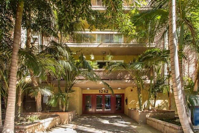 Building Photo - 1242 S Barrington Ave