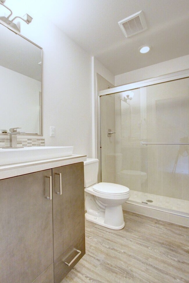 Building Photo - 3Bd/2.75Ba Seattle Townhouse