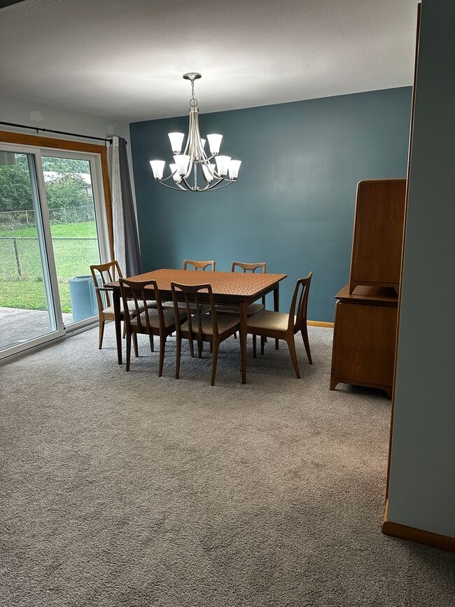 Building Photo - North Olmsted -4/5 Bedroom 2 1/2 bath larg...