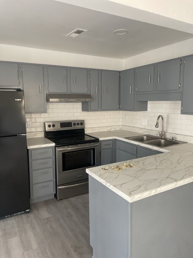 Building Photo - 2705 Lantern Walk SE