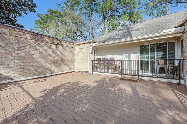 Building Photo - 201 Vanderpool Ln
