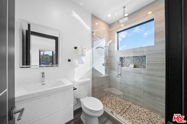 Building Photo - 5812 Willis Ave