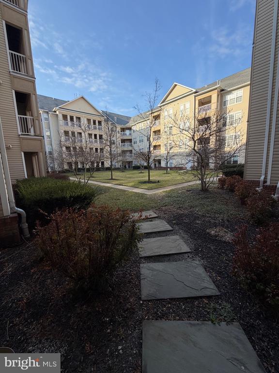 Building Photo - 400 Symphony Cir