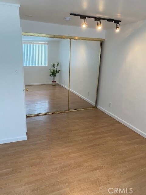 Building Photo - 1943 Vista Del Mar Ave