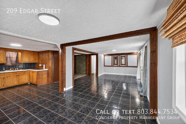 Building Photo - 209 Edgar St