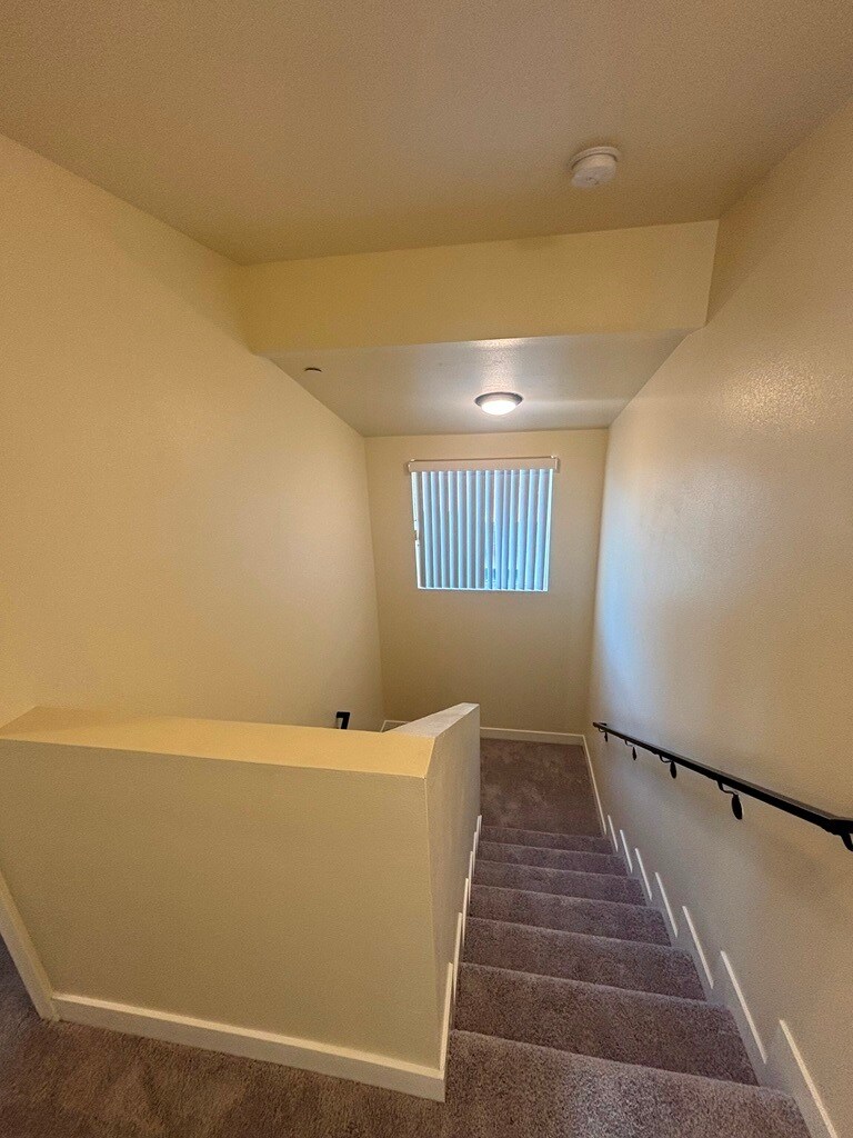 Building Photo - 213 W 82nd St