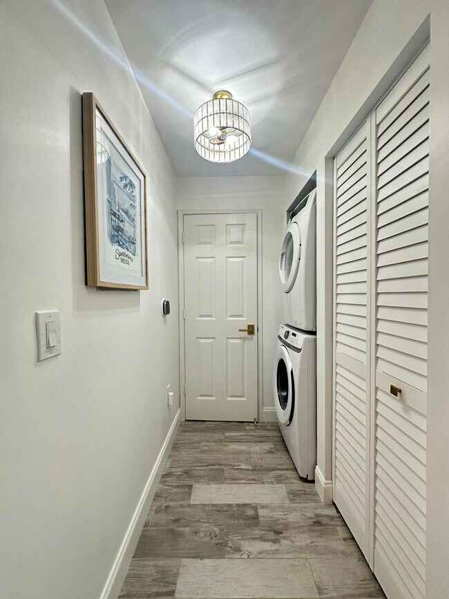 Building Photo - 630 S Sapodilla Ave