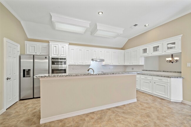 Building Photo - 6627 Queensclub Dr