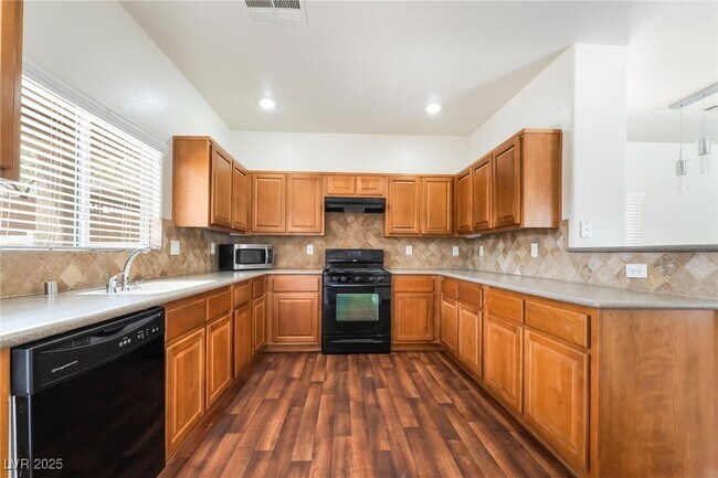 Building Photo - 9175 Sunken Meadow Ave