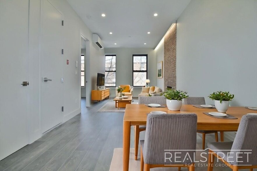 Building Photo - NEW & Spacious Modern 1 BED in Bed Stuy