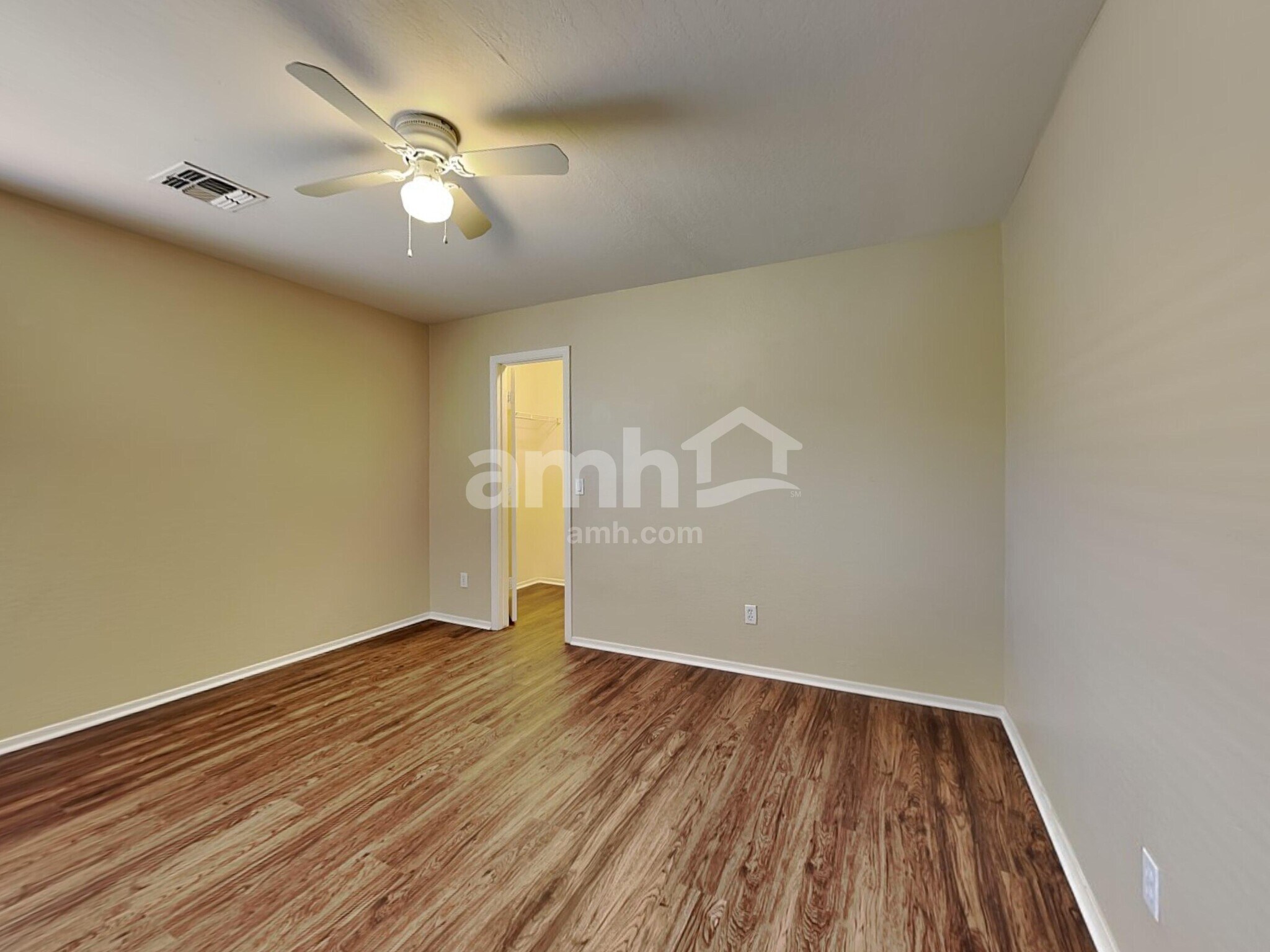 Building Photo - 3219 W Saint Anne Ave